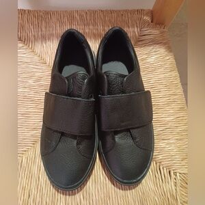 Brand New UGG Black Leather Sneakers - Neri